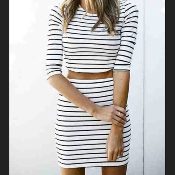 Tobi Tops - TOBI Black & White Stripe